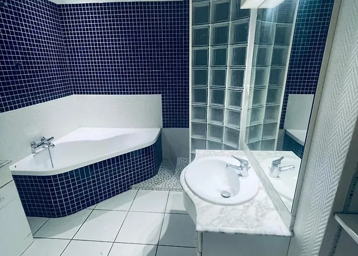 Chambre Hote לינה וארוחת בוקר *